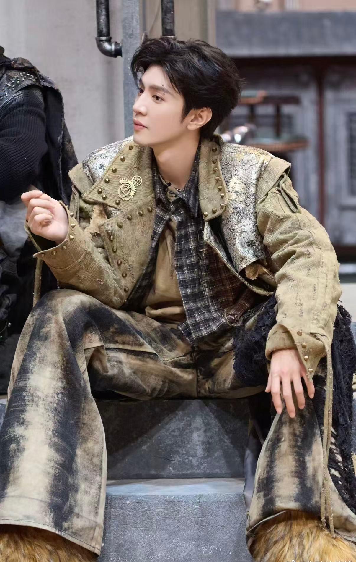 陈哲远表情说明一切，睁眼发现妻子是王勉，整个人都不好了，这雷霆反转太有喜剧效果 