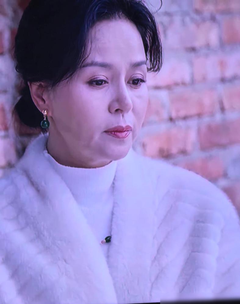 《不期而遇的生活》沈晶的妈，刘老师太烦人。咄咄逼人的样子，真叫人难以应对。

看