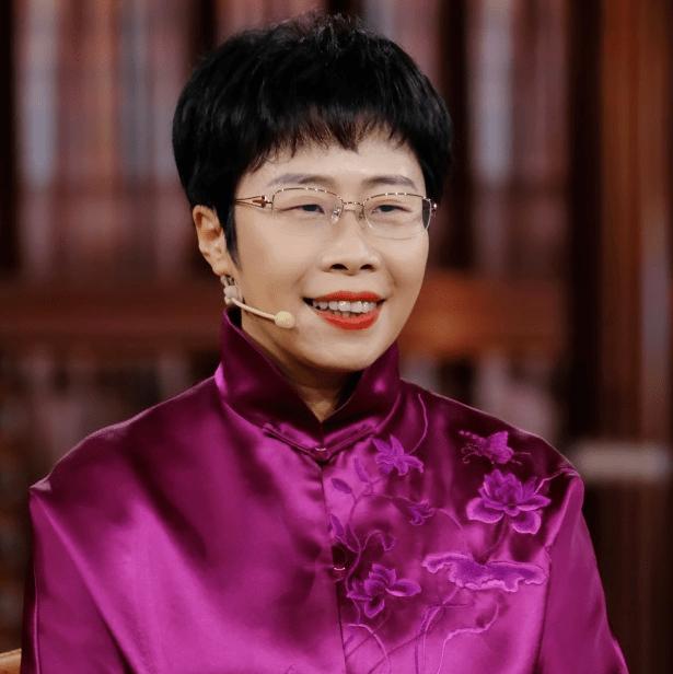 大学教授，蒙曼，接受采访，朱迅问，您都四十多了，还是单身，如果穿越到古代，你会嫁