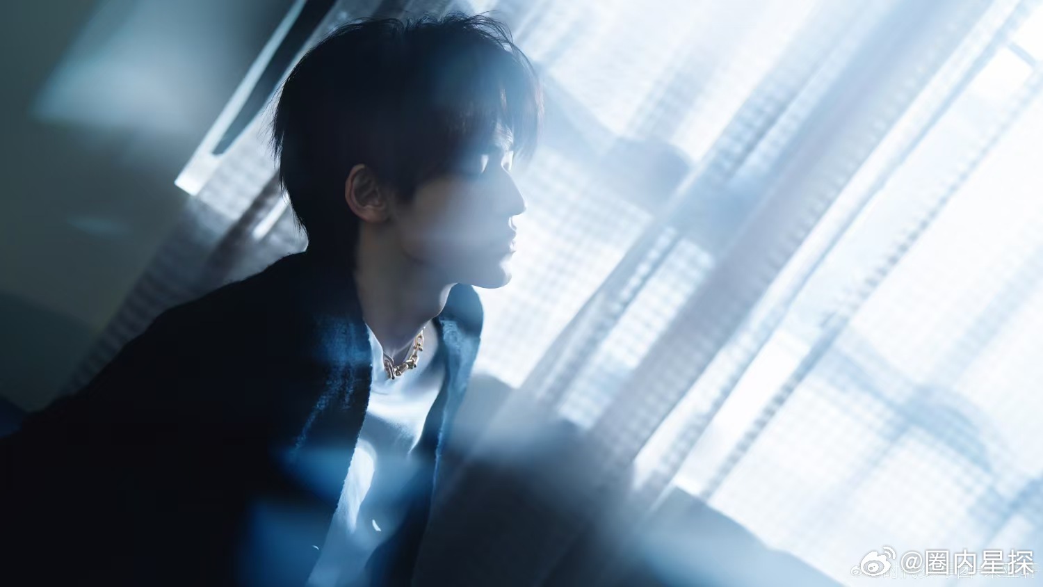 宋亚轩的冷与暖  亚轩更新了一组《体贴》花絮皂片🈶冷与暖的对比。 