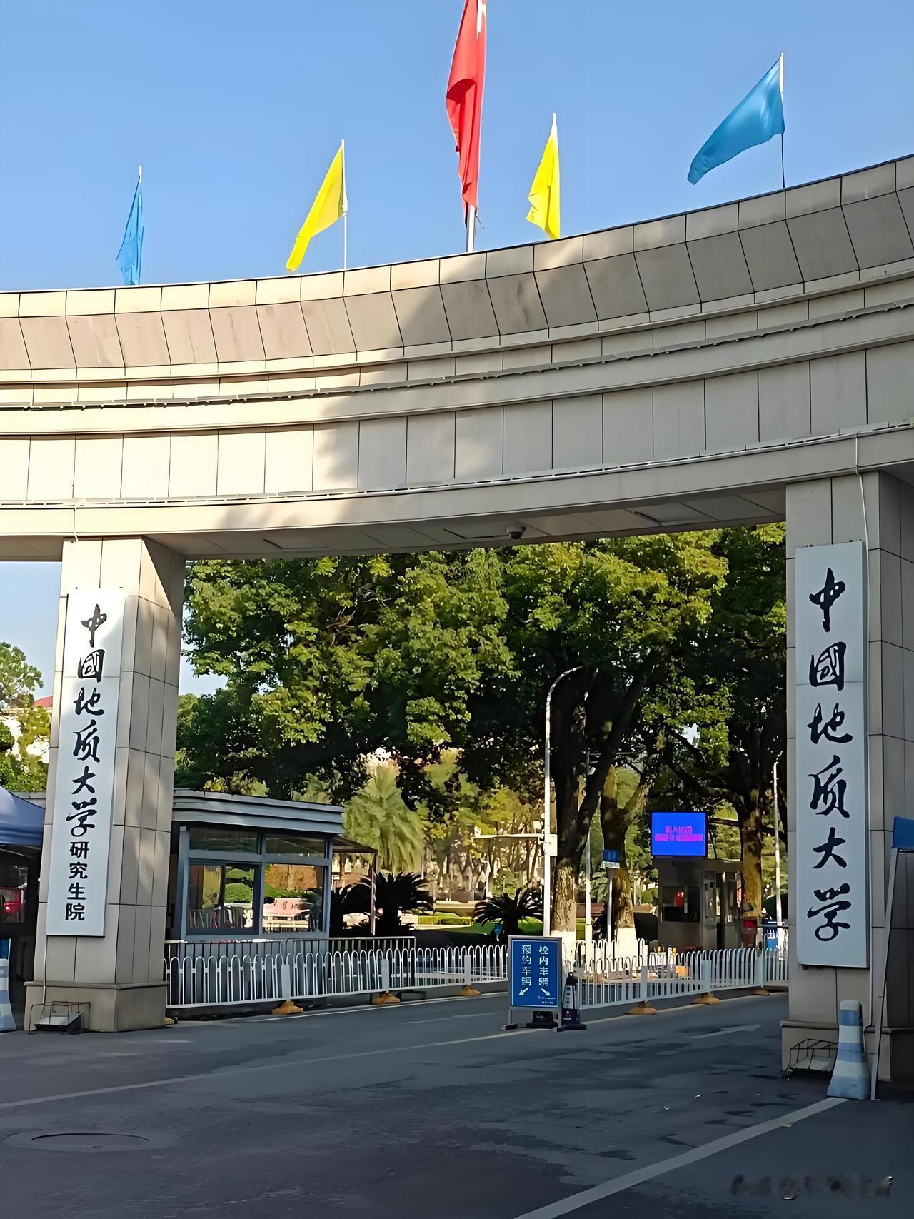 放弃211直博学位，创作22万字小说仅获利30元

有个山西青年小伙，名叫景瑾，