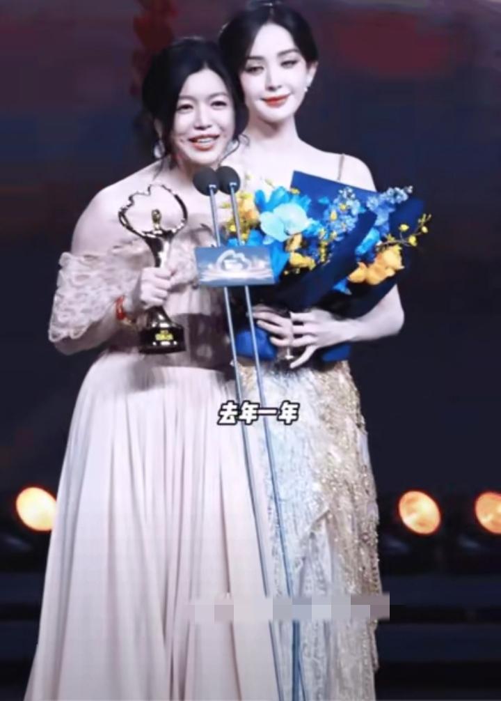 不觉得陈妍希话太多了吗？哪咤都等得不耐烦了，这俩放一起看，娜扎美丽出众，陈妍希的