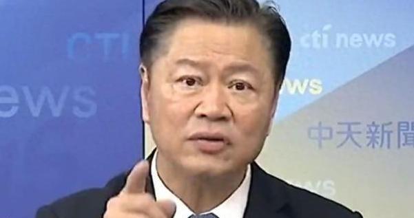 中国一旦贫弱就只能被人狠揍，打得体无完肤，尸横遍野，江山破碎。挨打之后还要割地赔