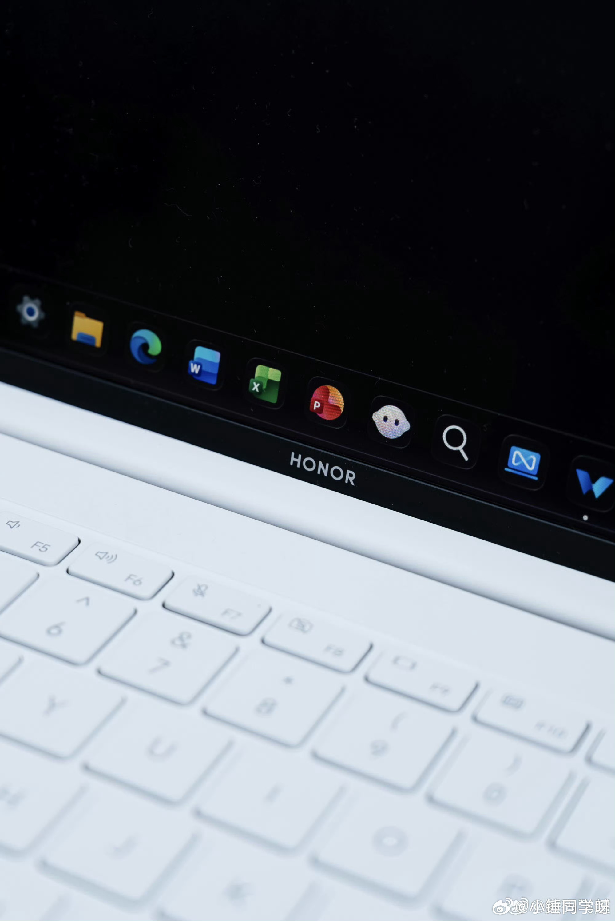 拼豆第一批受害者出现了荣耀MagicBook Pro14 2026续航太顶了了，
