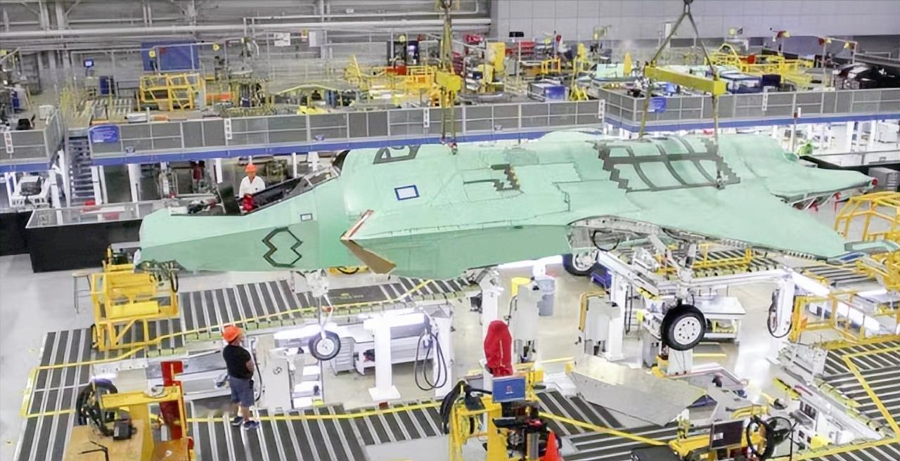 太离谱！最近美国国防部出了份报告，一出来就炸了锅，号称全球最先进的F-35隐形战