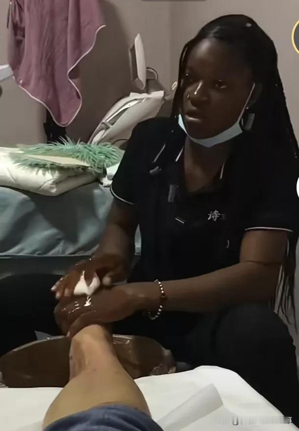 男人就应该用心去追娶一个这样的女人，娶上她你家祖坟都会冒青烟

第一:她不会白活