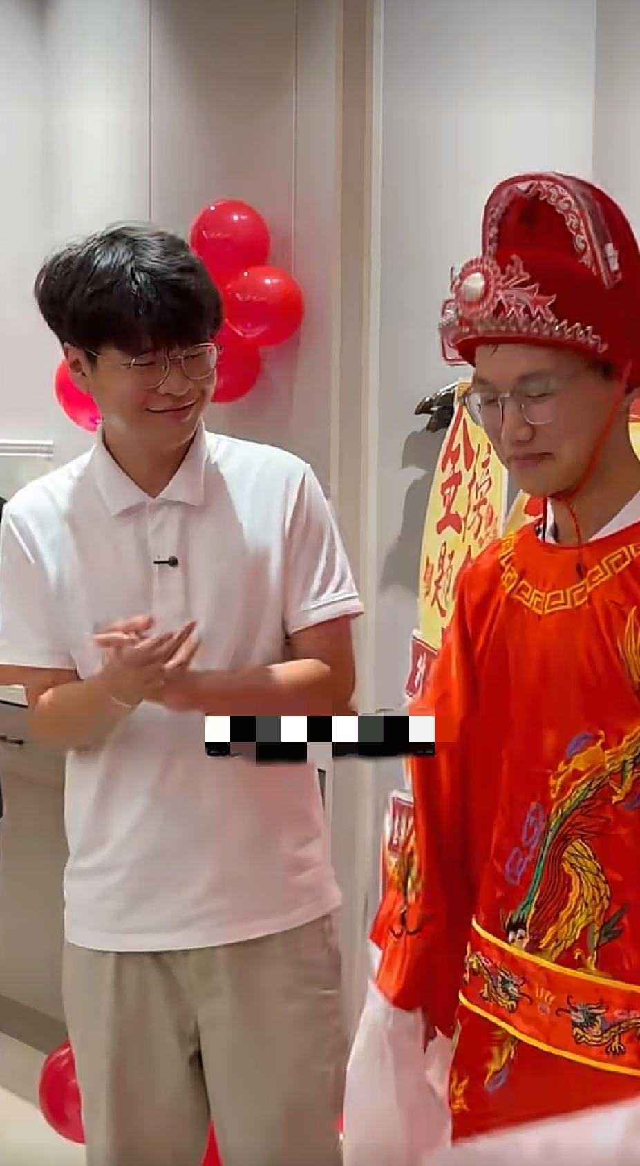 老板为暑假工男孩，举办的一桌升学庆祝宴，来的竟然全是一桌600分以上985，21