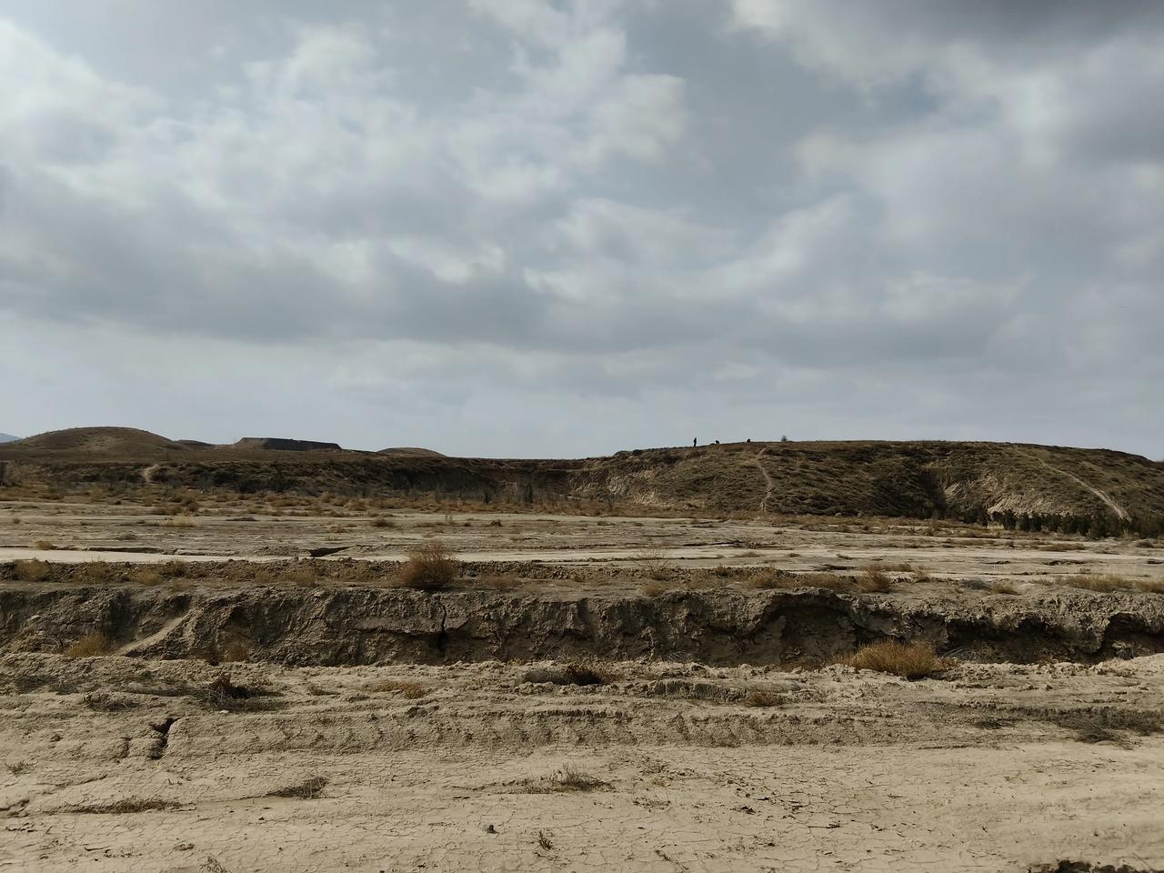 这两天兰州的天气特别冷，低温度已经来到了零下2度，最高气温也只有10度以下。
