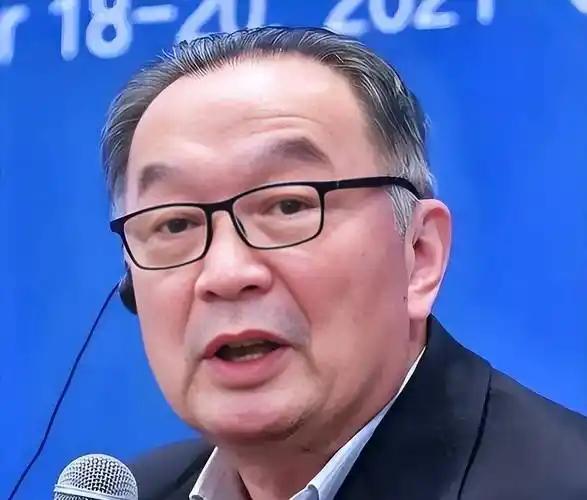 温铁军曾直言不讳，美国早已把中国的两层外衣狠狠撕掉，可直到今天，国内还有人执迷不