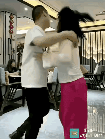 没素质、缺教养的东西，在丈母娘家都敢开打，其背后会更加肆无忌惮。这样的女婿让他早