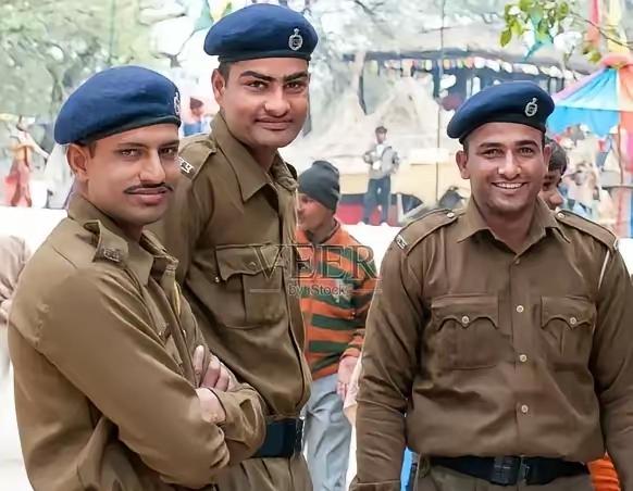 从中国运往巴基斯坦的精密机床，在印度港口被扣了。扣了就扣了吧，结果上海海事法院一