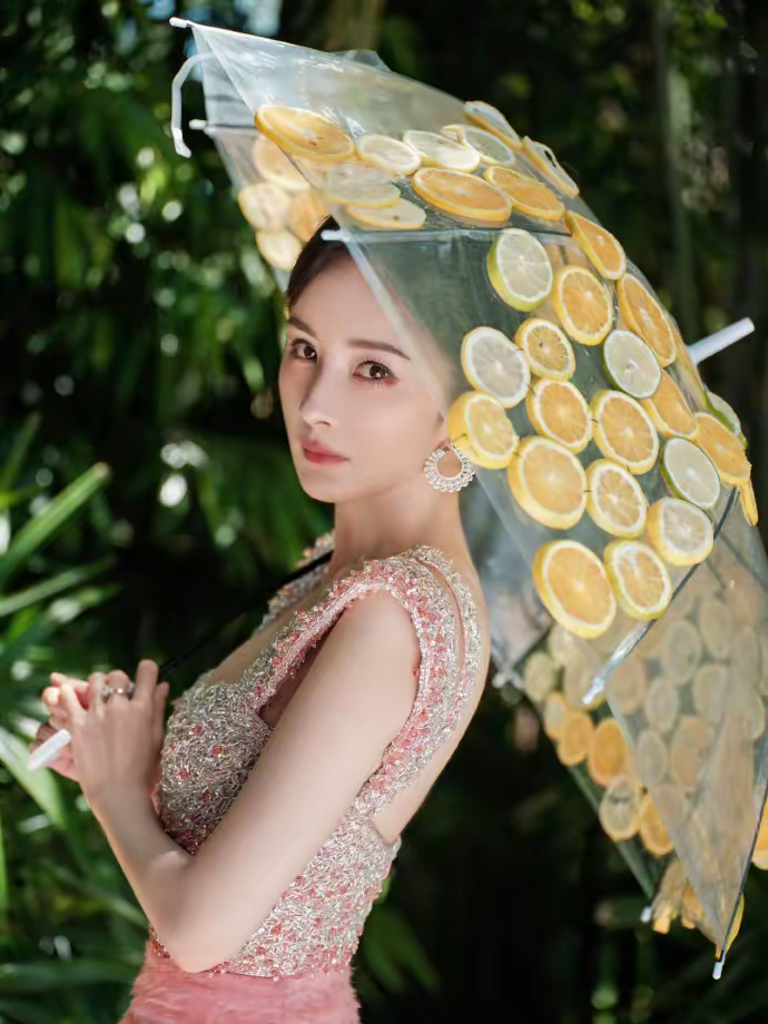 杨幂，给你送水果吃了 ​​​