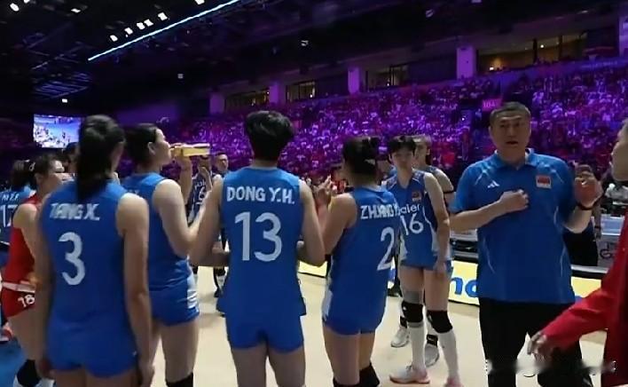 中国女排1比3输多米尼加队，主攻弱可以理解，战术层面有两个传统优势丢失不可理解。