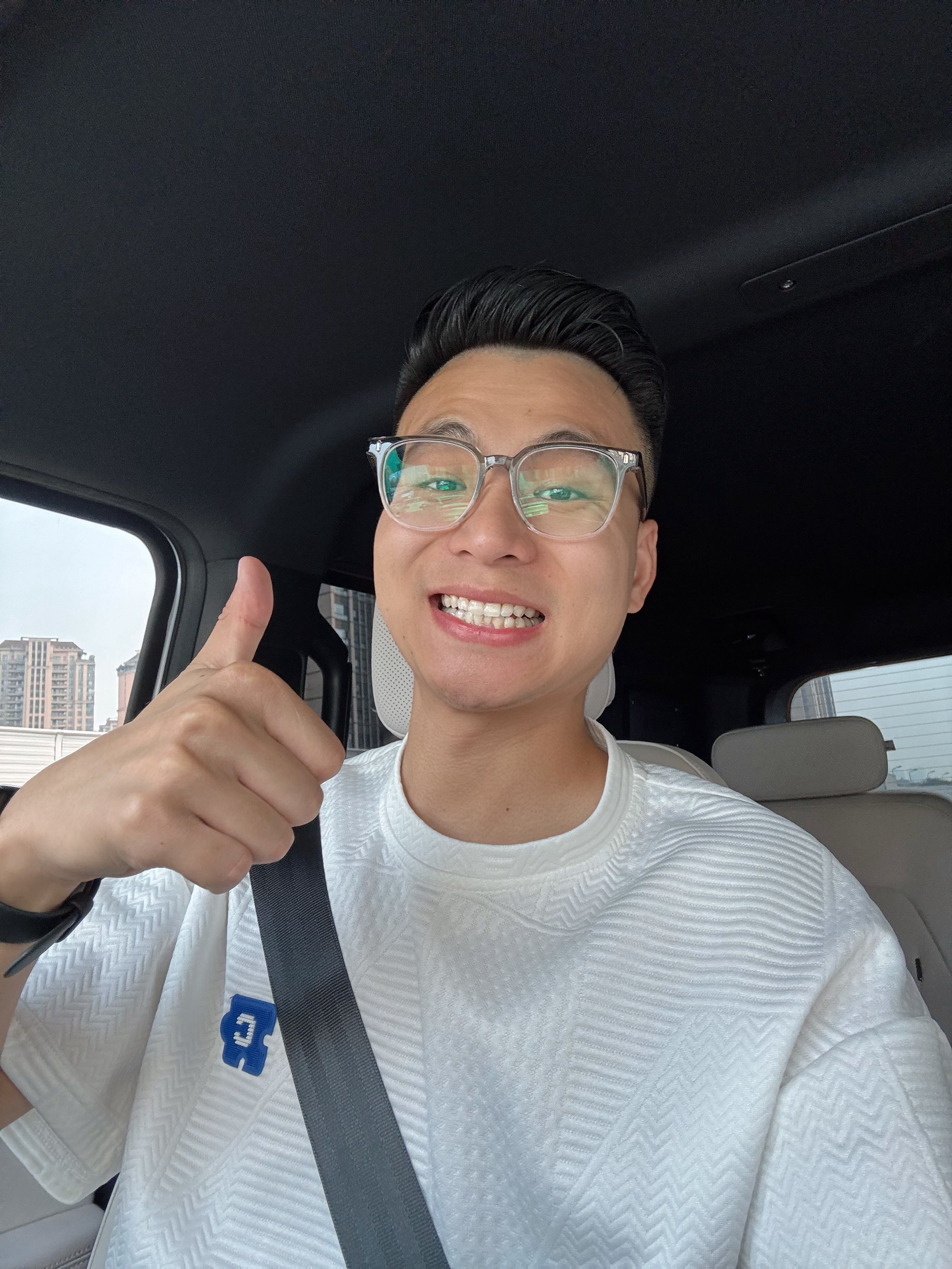 早安，兄弟姐妹们～阿森为你们点赞[doge][good] ​​​