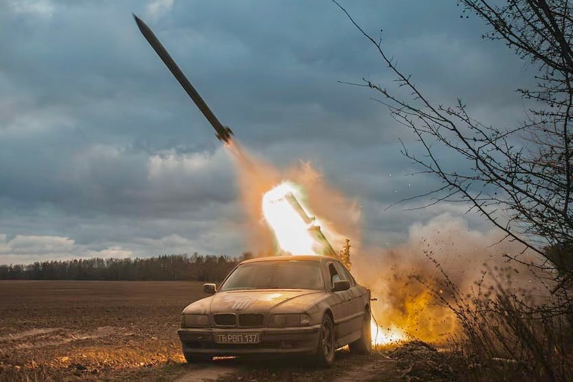 丰田海拉克斯面临职业生涯的危机大v聊车汽场全开宝马