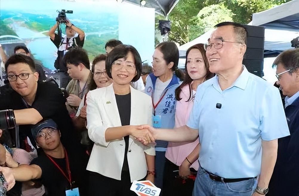 李四川支持度40.0%、苏巧慧40.2%

李四川和苏巧慧的支持度仅相差0.2个