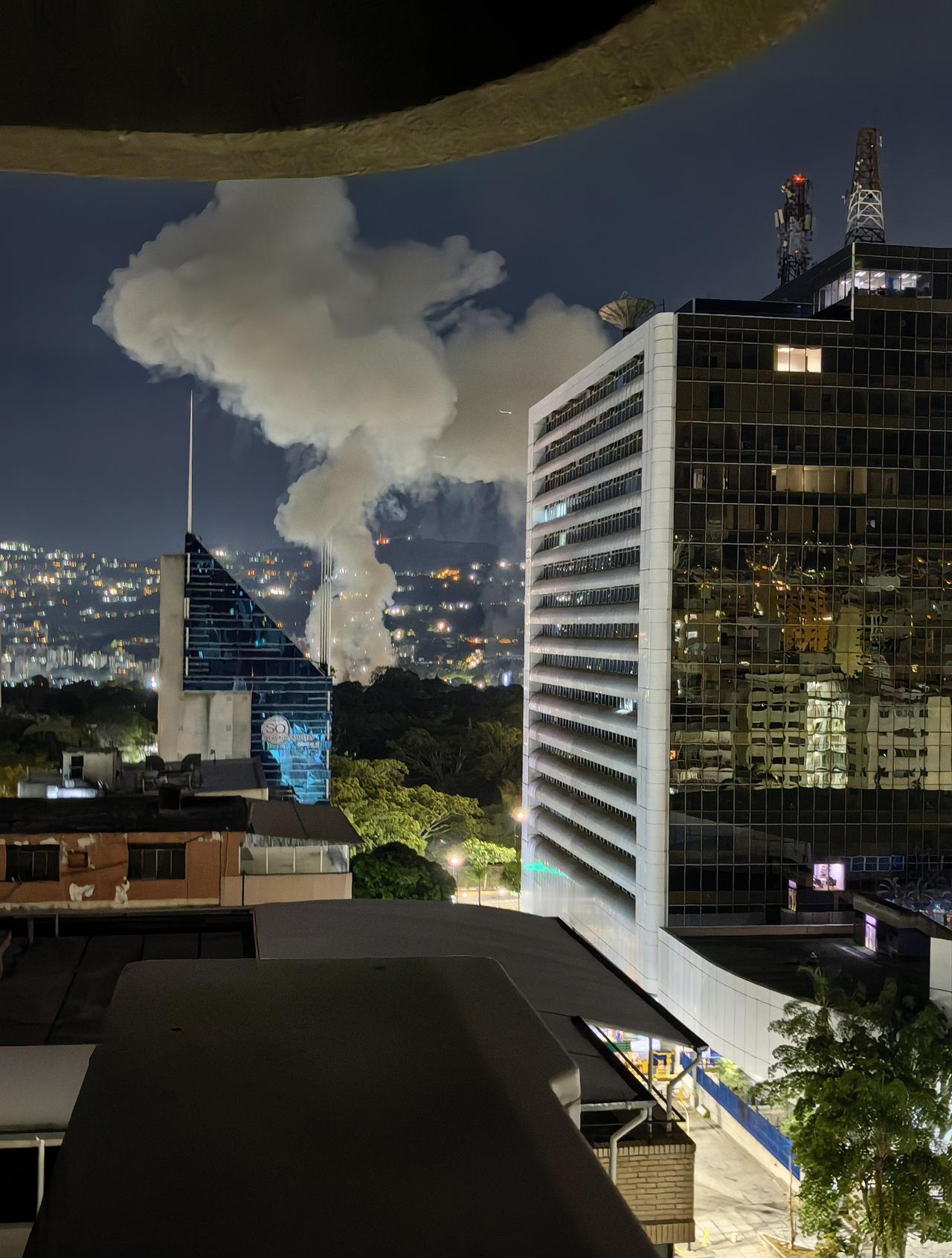 美军正式发动了对委内瑞拉的入侵行动，这对世界局势有何影响？

委内瑞拉首都加拉加