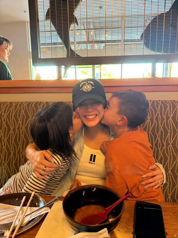 乘风2026江语晨带孩子一起看乘风一边是舞台上的姐姐光芒，一边是生活里的妈妈温柔