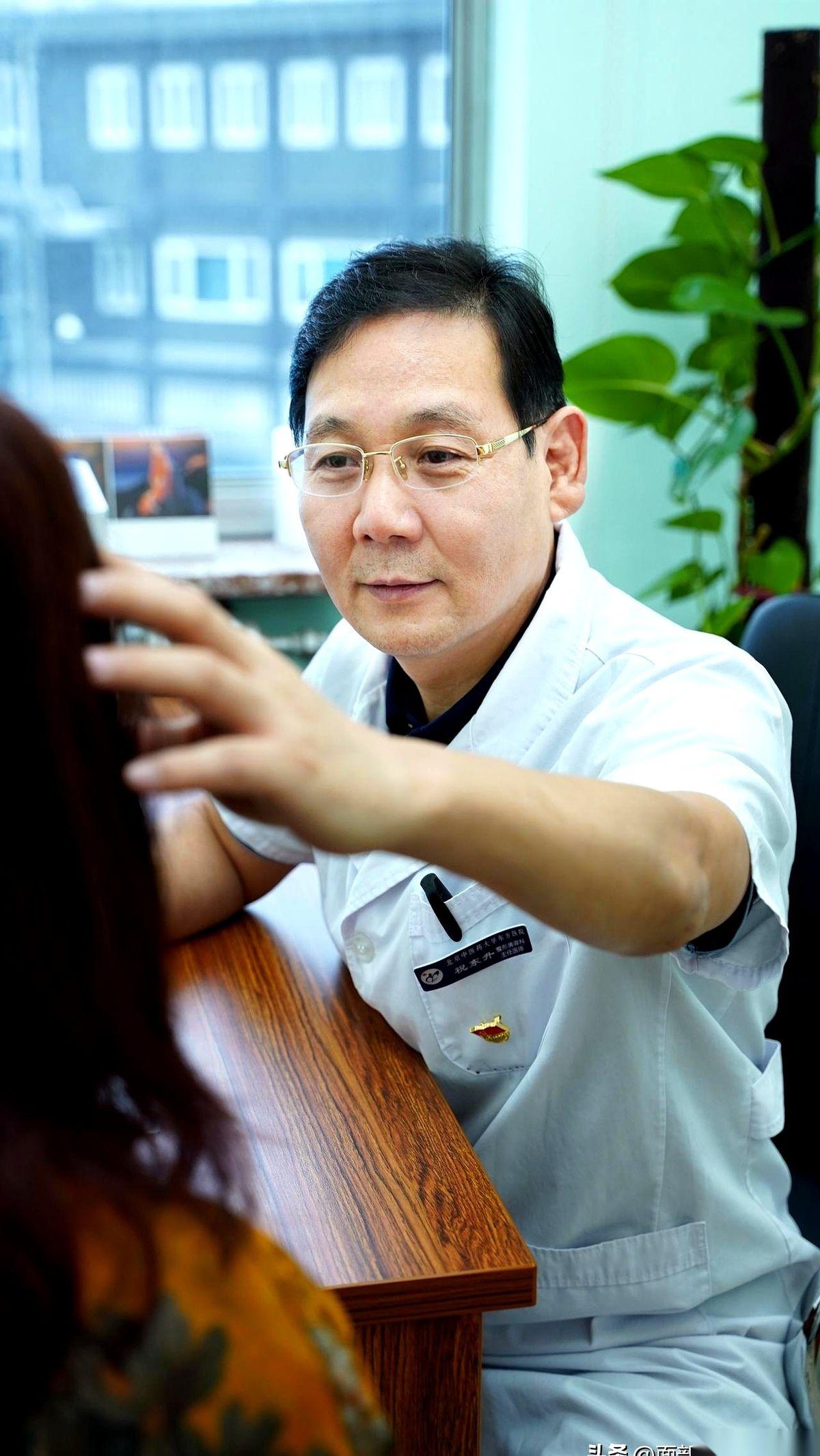 聊聊40岁往上的姐姐们抗衰，我发现很多人第一步就错了，钱花了一堆，脸反而更垮了。
