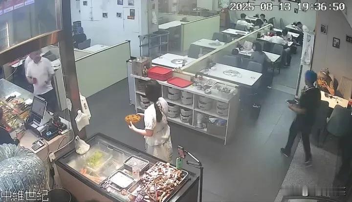 7人续2次面给差评后续，看了监控全过程，女子心机太重，第1次续面是让一个大一点的