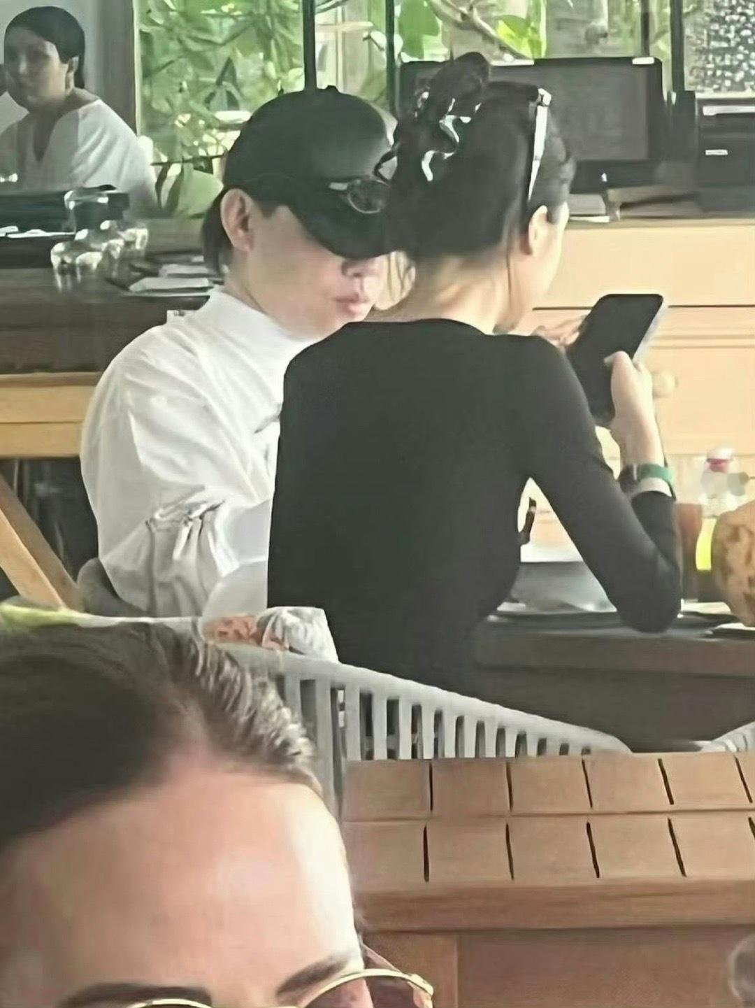 易梦玲下午说是AI晚上胡彦斌又澄清，这个事情的发展走向真的越来越有意思了，最好笑