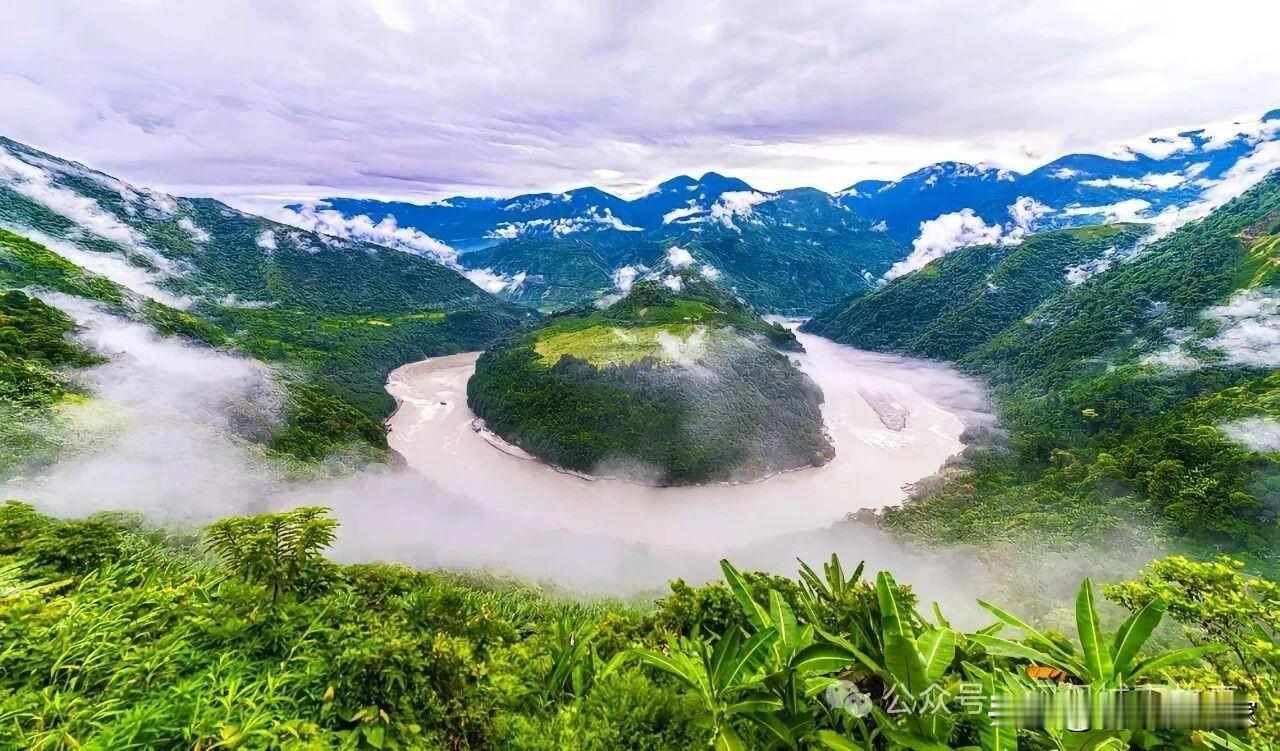 三峡集团在成都都曾设过总部，雅江集团怎么与成都没有关系呢！答案其实很简单：央企总