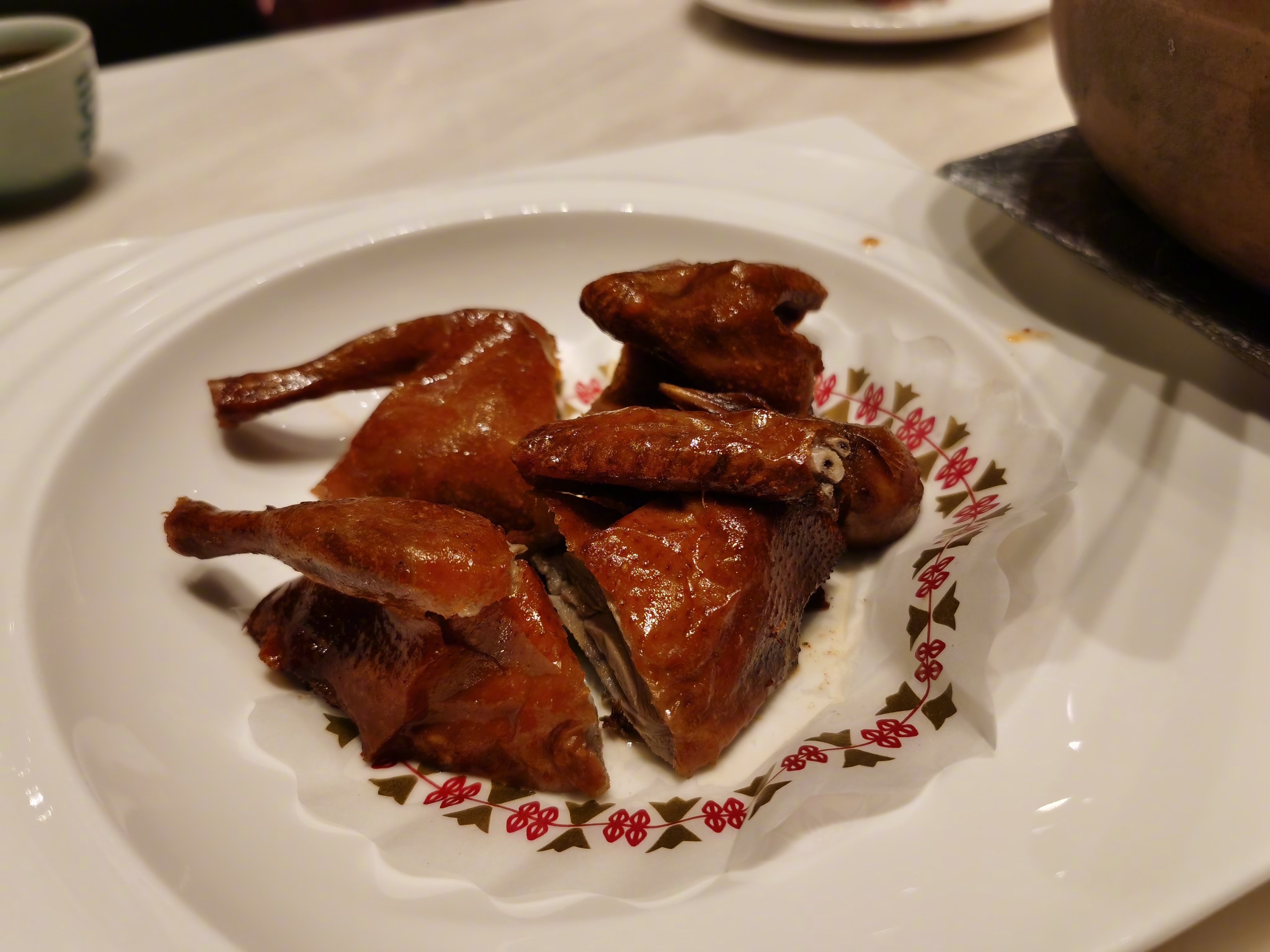 这个春节，在广州越秀西湖花市、佛山岭南天地等地闲逛，人真的太多了，湾区过春节逛吃