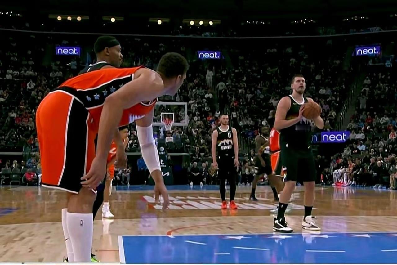 快船这真防不住啊！！！约基奇打快船单节狂飙25分5篮板，打爆快船内外线，这样打下