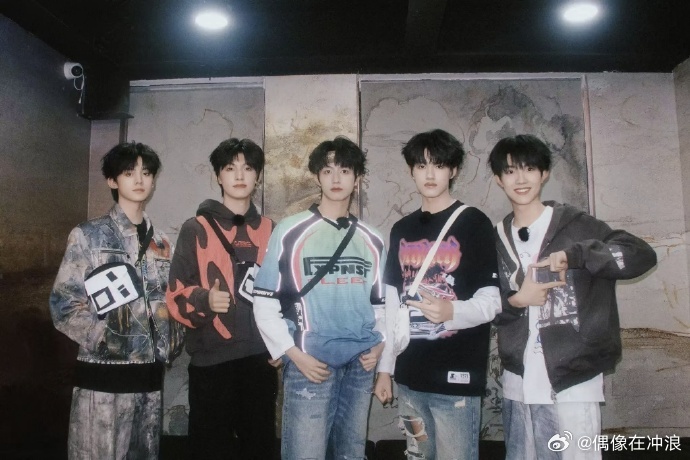 TOP登陆少年团新歌概念影像MVTOP登陆少年团全新单曲预热曝光，竞速游戏概念影