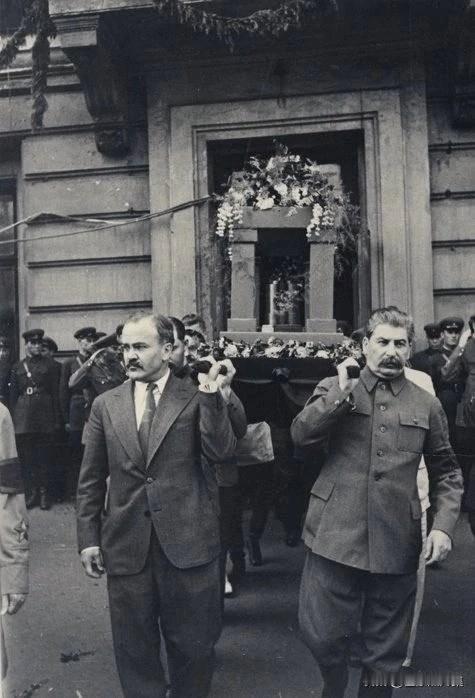 1936年6月20日，苏联著名作家马克西姆·高尔基（1868-1936）的葬礼在