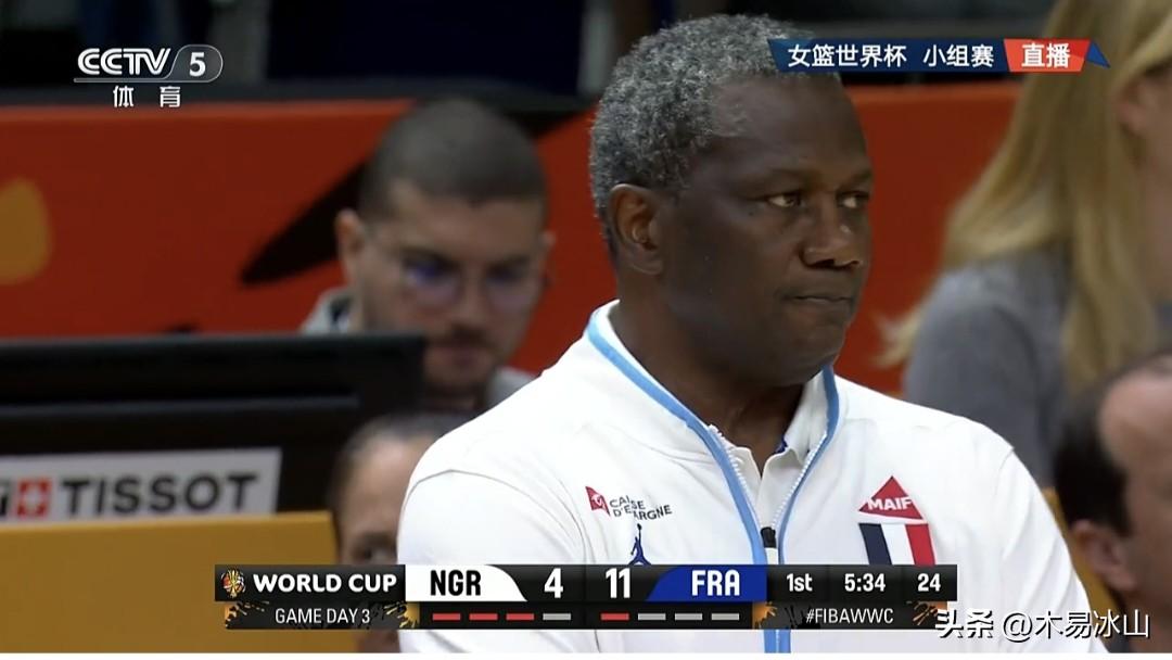 女篮世界杯B组半场法国女篮65-26大比分领先尼日利亚女篮。
  北京时间9月7