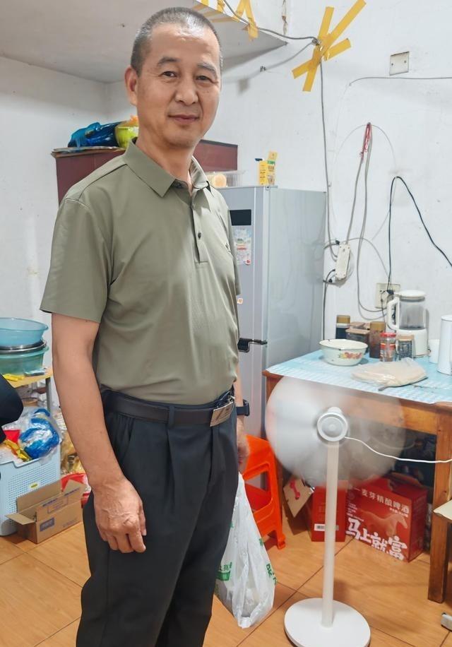我家那位保安老公半个月才回来一次，上次回来跟大爷似的啥也不干，我一生气直接把他赶