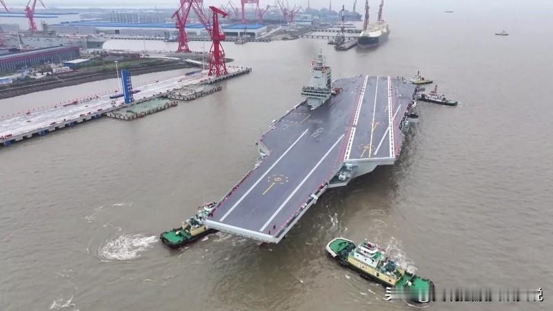 歼-35等完成在福建舰上弹射起飞 太让人振奋了！歼 - 35等完成在福建舰上弹射