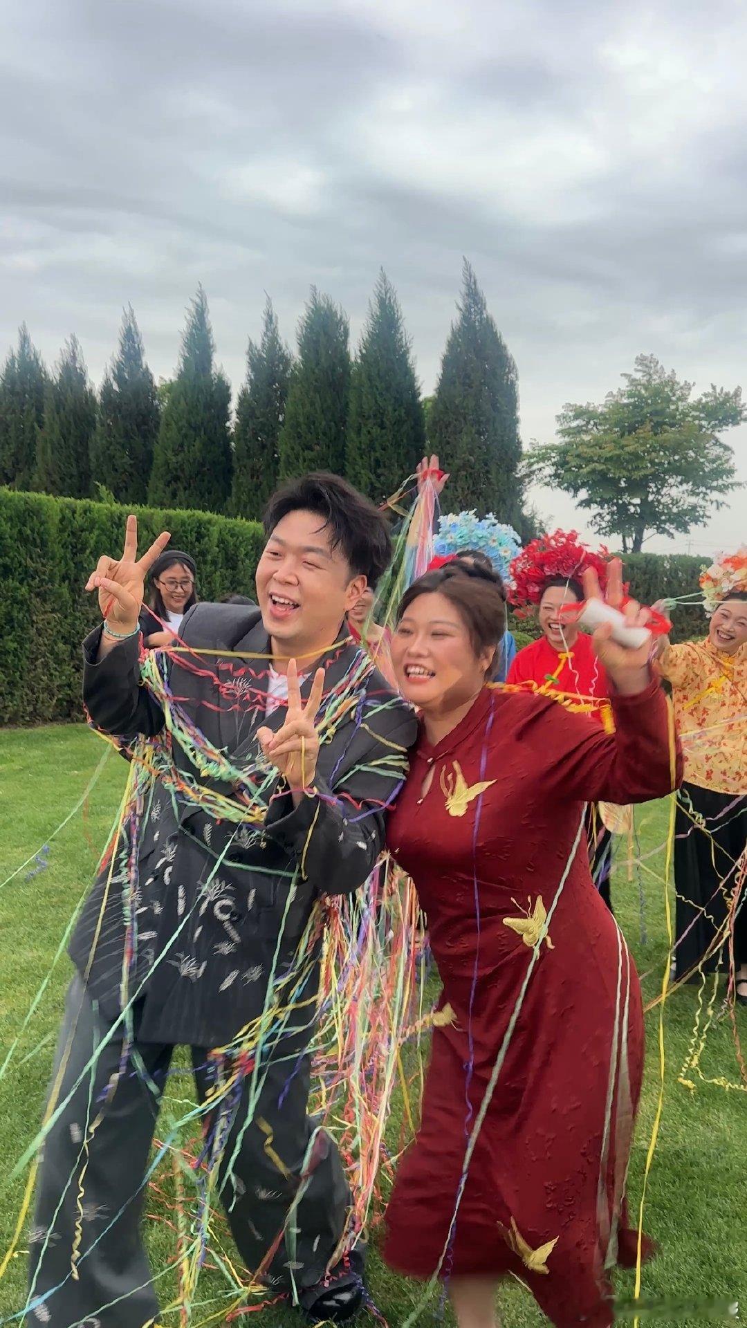 杜海涛乱入路人的斯皮尔伯格镜头杜海涛社交主打雨露均沾主打一个接地气！杜海涛在活动