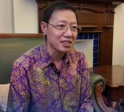 印尼砍掉三成镍矿配额，中资工厂连夜拆设备回国，印尼中国商会中爪哇会长辟谣不属实。