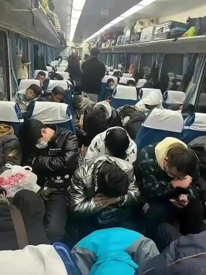 同样是人同样都是坐车，为啥要分三六九等不觉得很难受吗？？ 