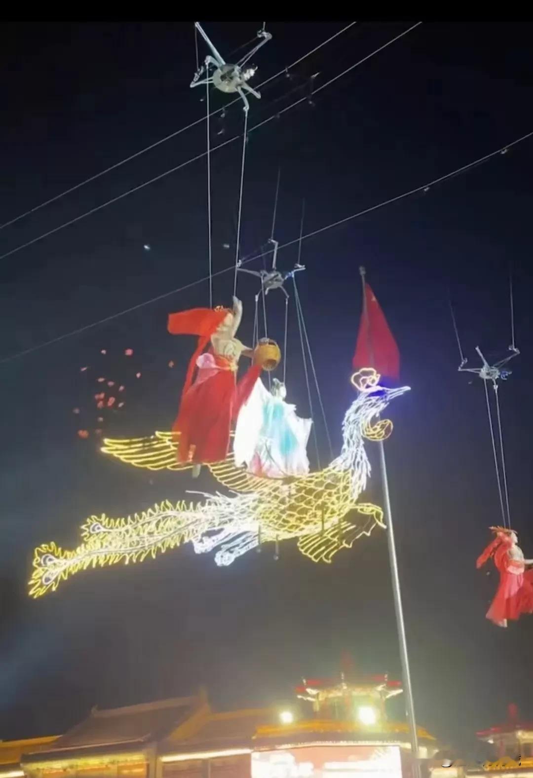 国庆节来看看大召广场这演出吧！空中飞人表演精彩绝伦，游客们大饱眼福！！[比心][