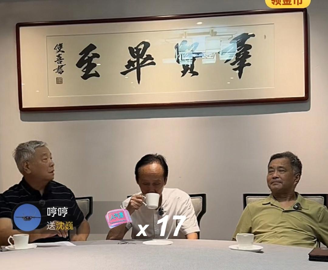 沈巍直播时惊现“葛优躺”，除此之外我们发现沈巍已经离不开手机了！

沈巍一直说他