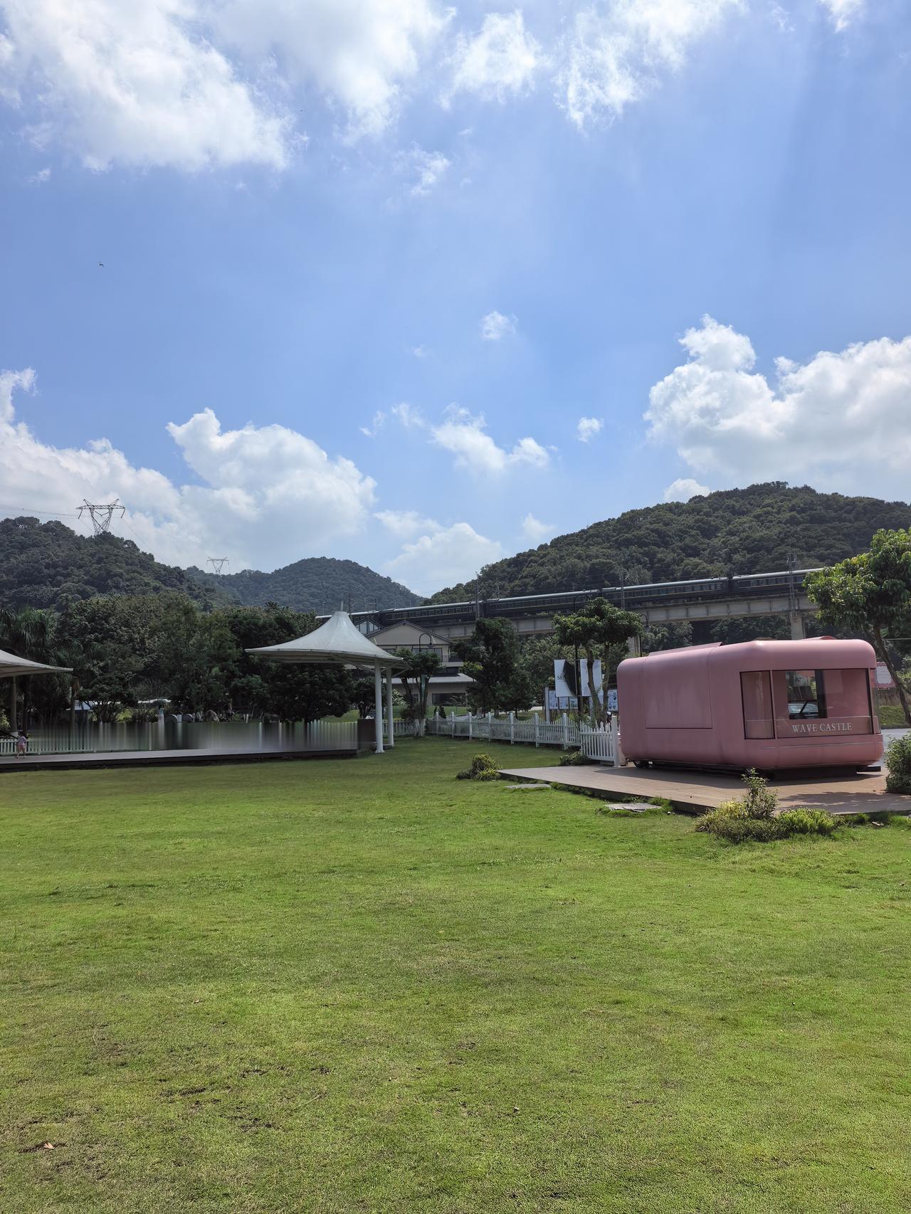 分享几张最近随手拍的蓝天白云免费的风景，免费的露营地方，挺适合带娃去。。