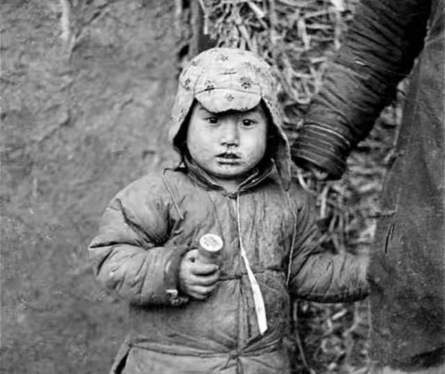 1937年，年仅5岁的小金子，被日寇抓获，临刑前他高呼：妈妈不怕，我不哭！
 