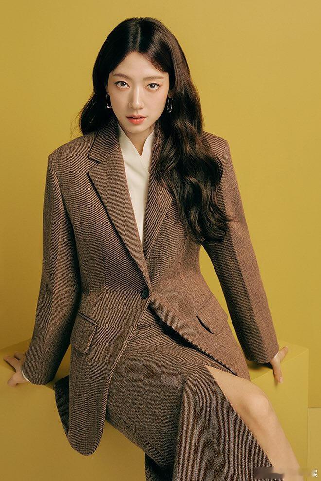 朴信惠二胎产女 22日，经纪公司宣布朴信惠于今日顺利诞下女儿，“目前产妇和孩子都