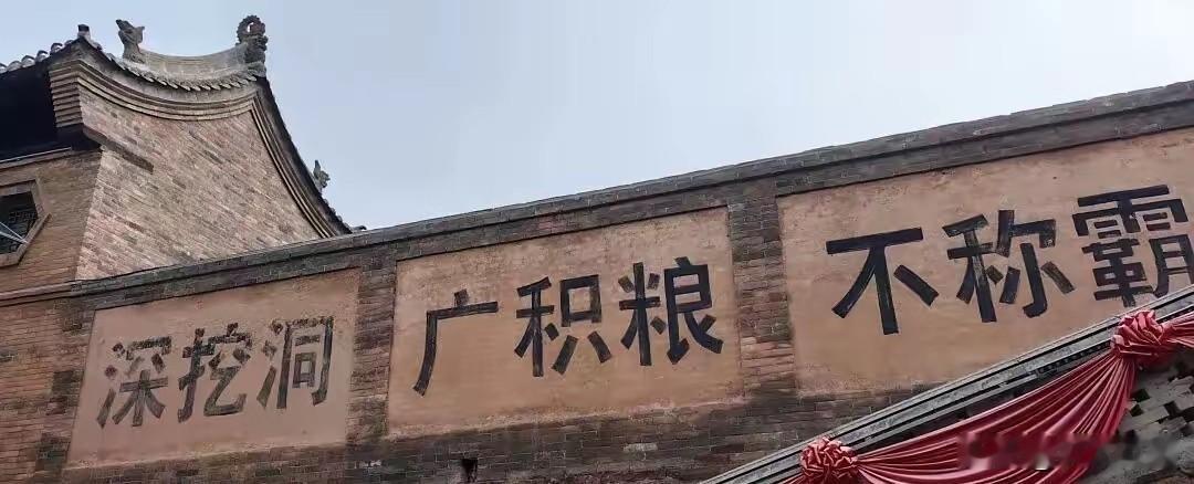 警惕！一片祥和的背后
​​​​​​​​​​网络上我们看到的宣传报道：都是我们怎么