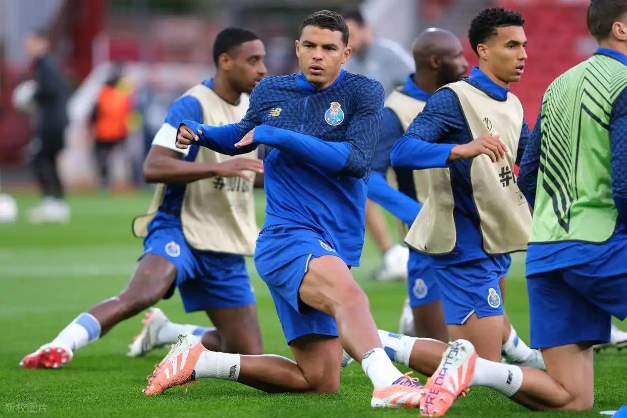 【几乎保不住英超的森林，淘汰了葡超班霸波尔图】英超保级生死线挣扎的诺丁汉森林，真