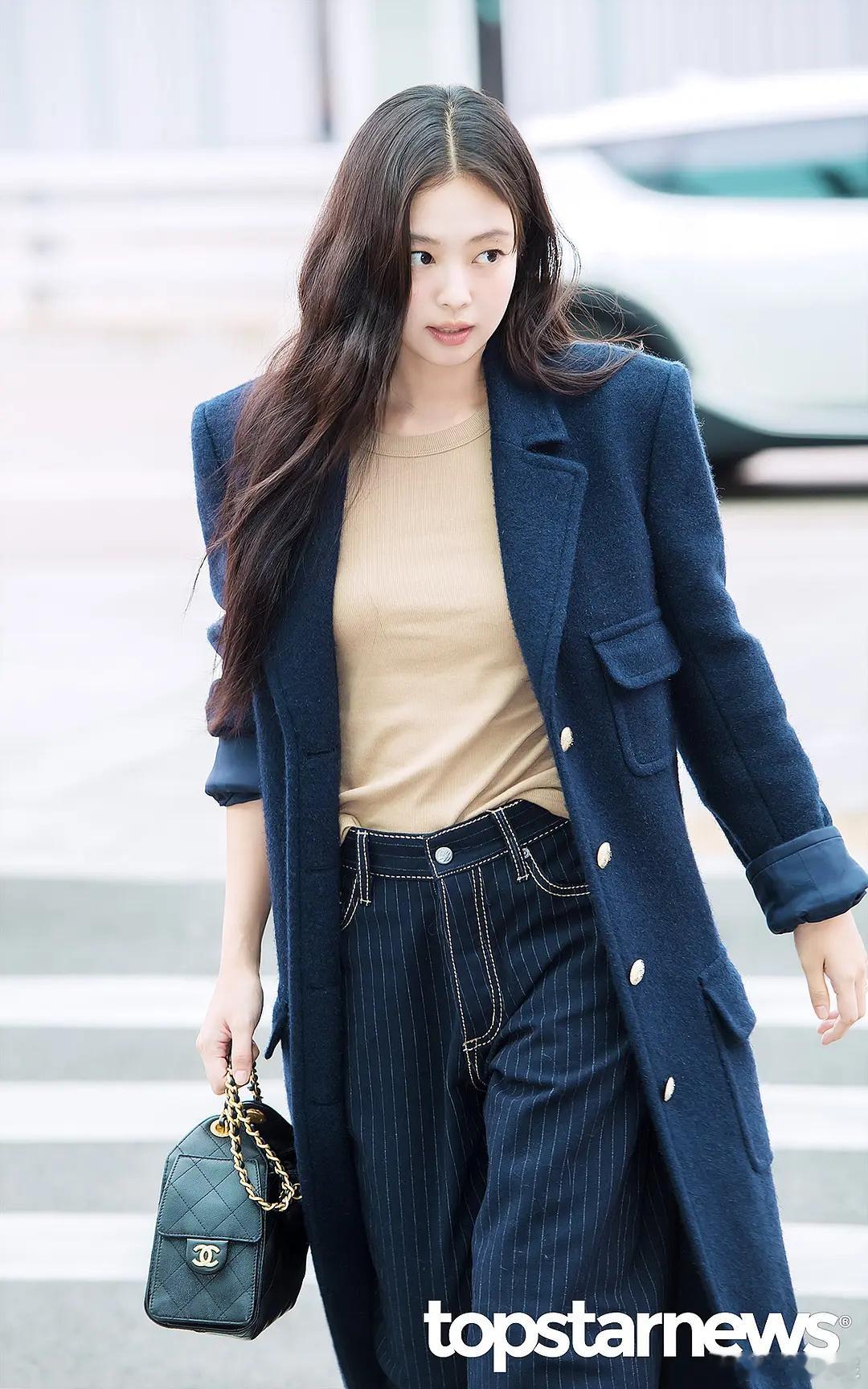 Jennie金泰亨金钟仁出发图 Jennie金泰亨金钟仁出发图，状态好好啊，期待