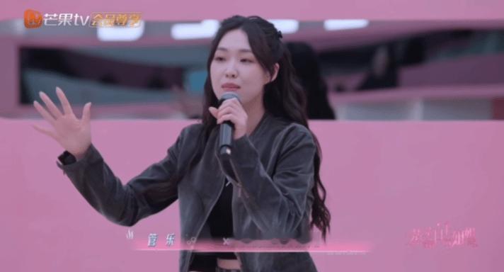 管乐一句话打了八百辆车管乐用身体语言告诉我人在尴尬的时候真的会很忙[doge][