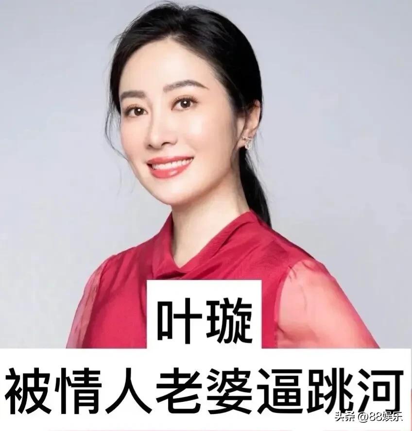 风光背后，皆是心酸
舞台上她们光芒万丈，是观众眼里亮眼的女演员。
可褪去光环，在