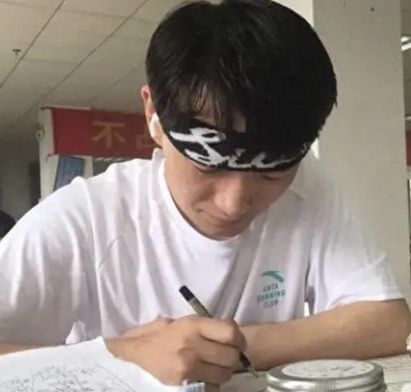 那个08年高考时故意考0分的男生，他现在怎么样了呢？
故事的主角叫做徐孟南，安徽