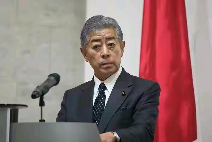 日本倒反天罡，跟主子叫板！
据日媒报道，在德国慕尼黑参加会议的日本外相岩屋毅，1