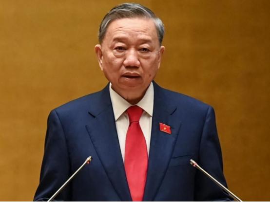 刚从中国回去的苏林，转头发现越南面临大麻烦
 
谁能想到，苏林走之前越南还喊着 