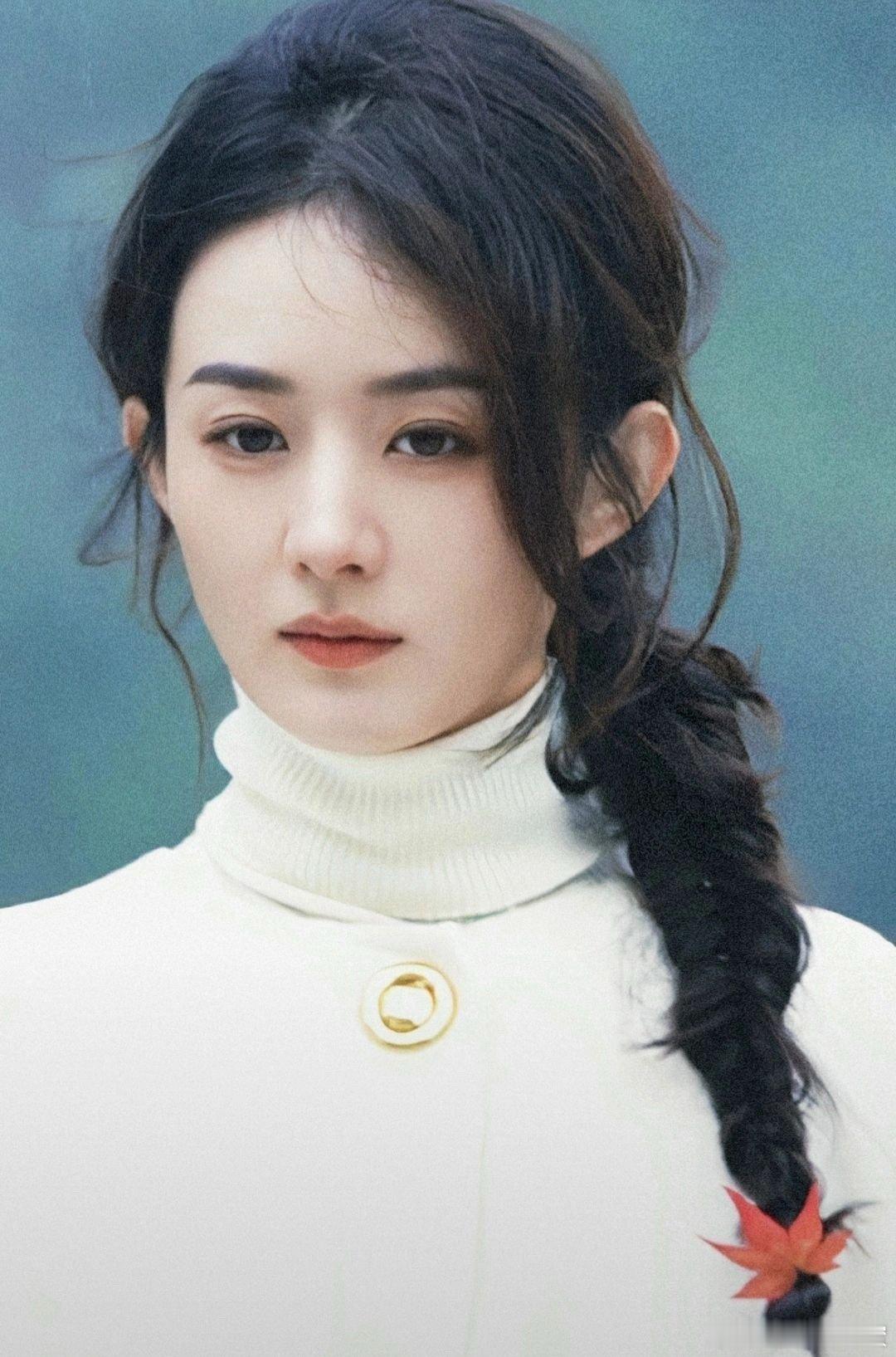 赵丽颖闺蜜暂代经纪人原经纪人阶段性卸任之后，多年好友刘珂临时接手过渡。两人一起相